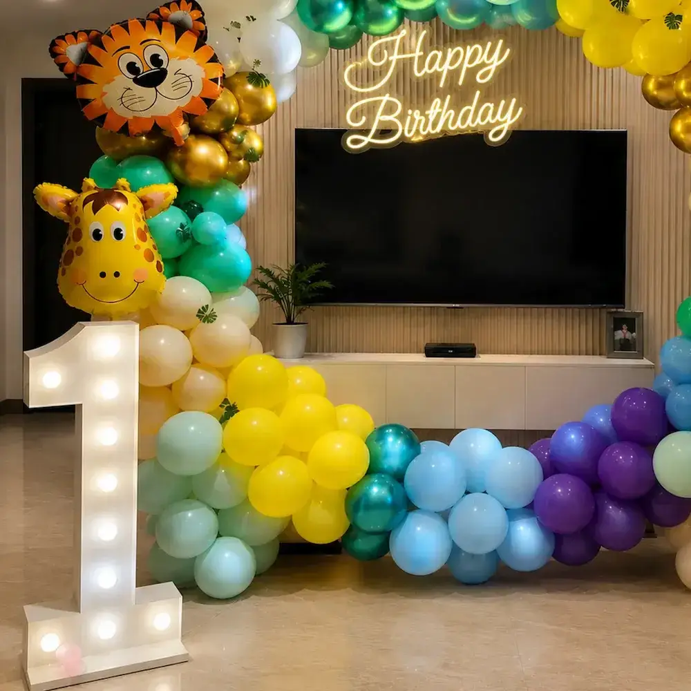 Jungle-themed birthday setup Kids Theme decoration with happy birthday neon light — photo 2