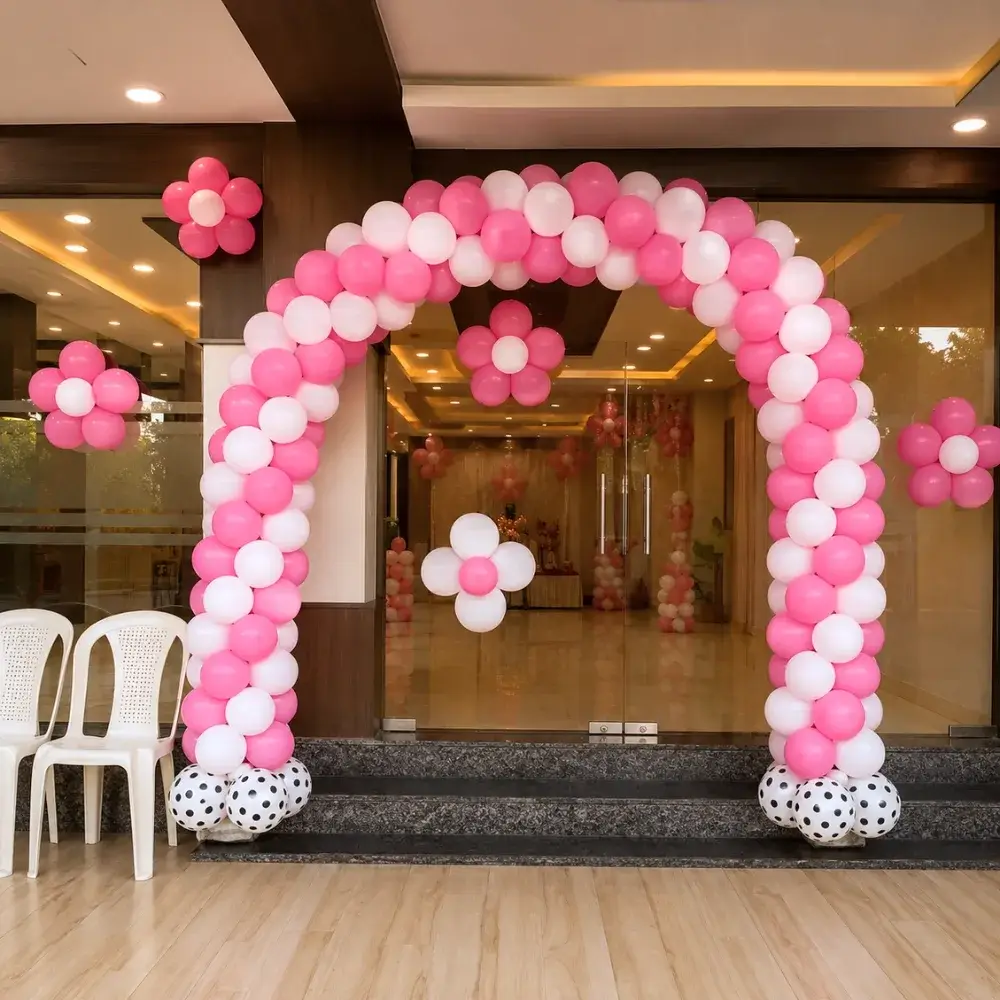 Doraemon Theme Stage Decoration with balloon arch on wall of 180 balloons — photo 2