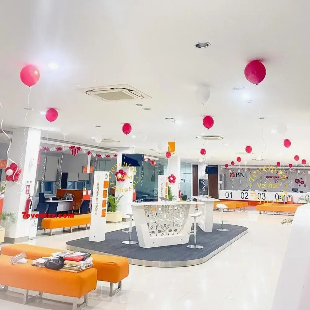Office Anniversary Simple Decoration with balloon arch with 250 balloons on entrance gate — photo 2
