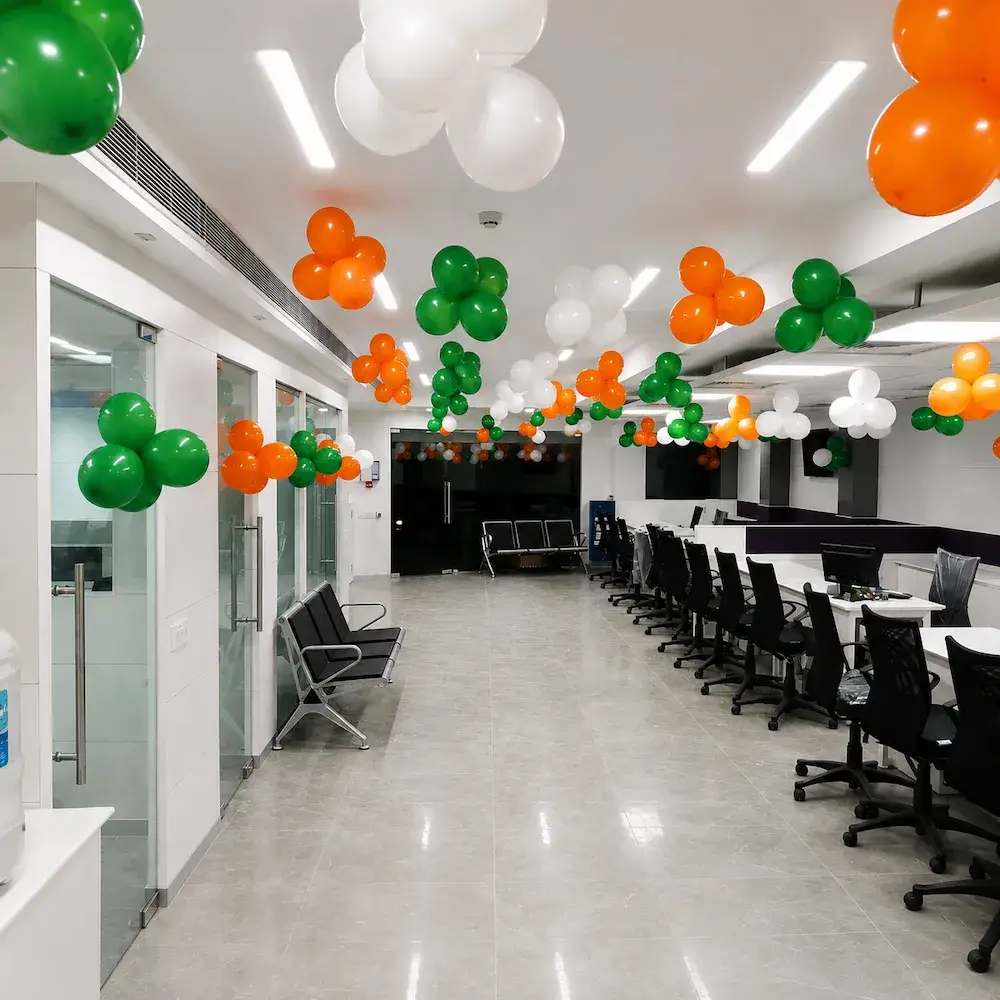 Tricolor Office Decoration for Independence Day with 150 balloons bunches with frill ribbons — photo 3