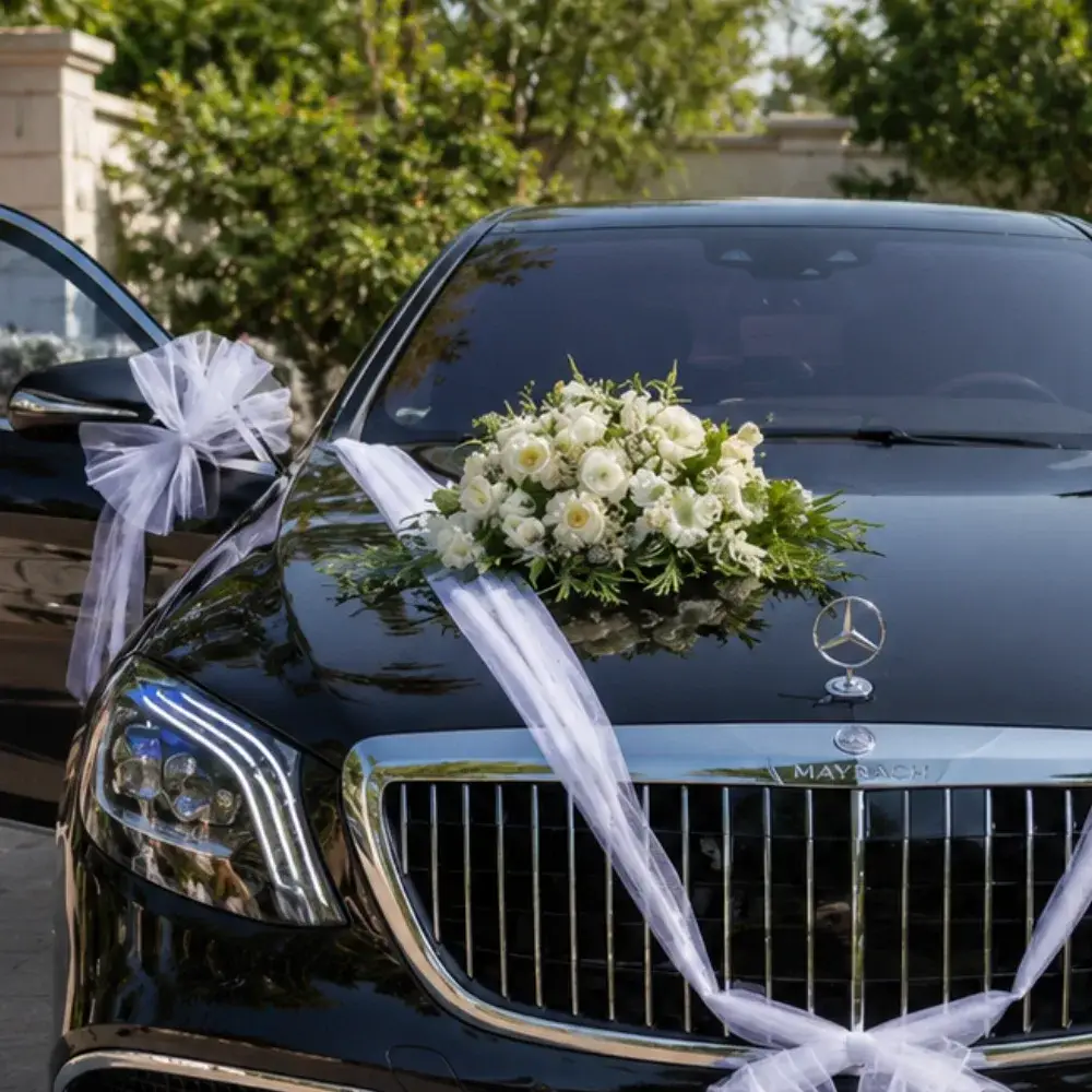 Wedding Car Decoration with 1 white flower bouquet in front of the car bonnet — photo 2