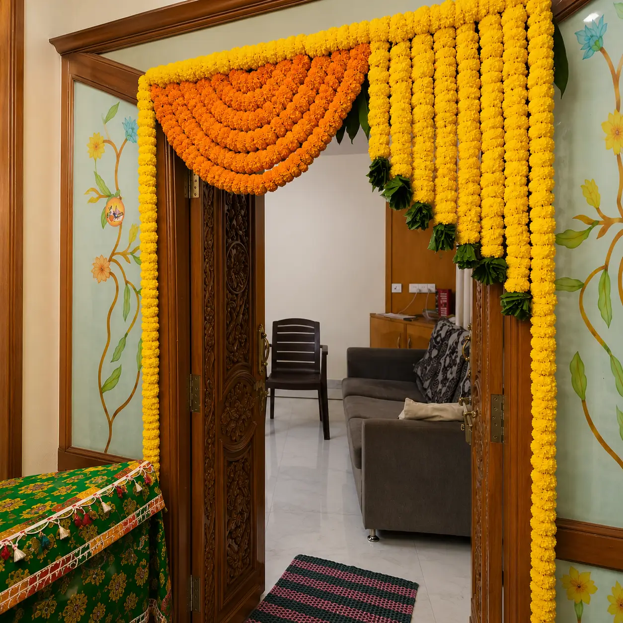Home Entrance Decoration for Flower with entrance gate decorated with real marigold flowers — photo 2