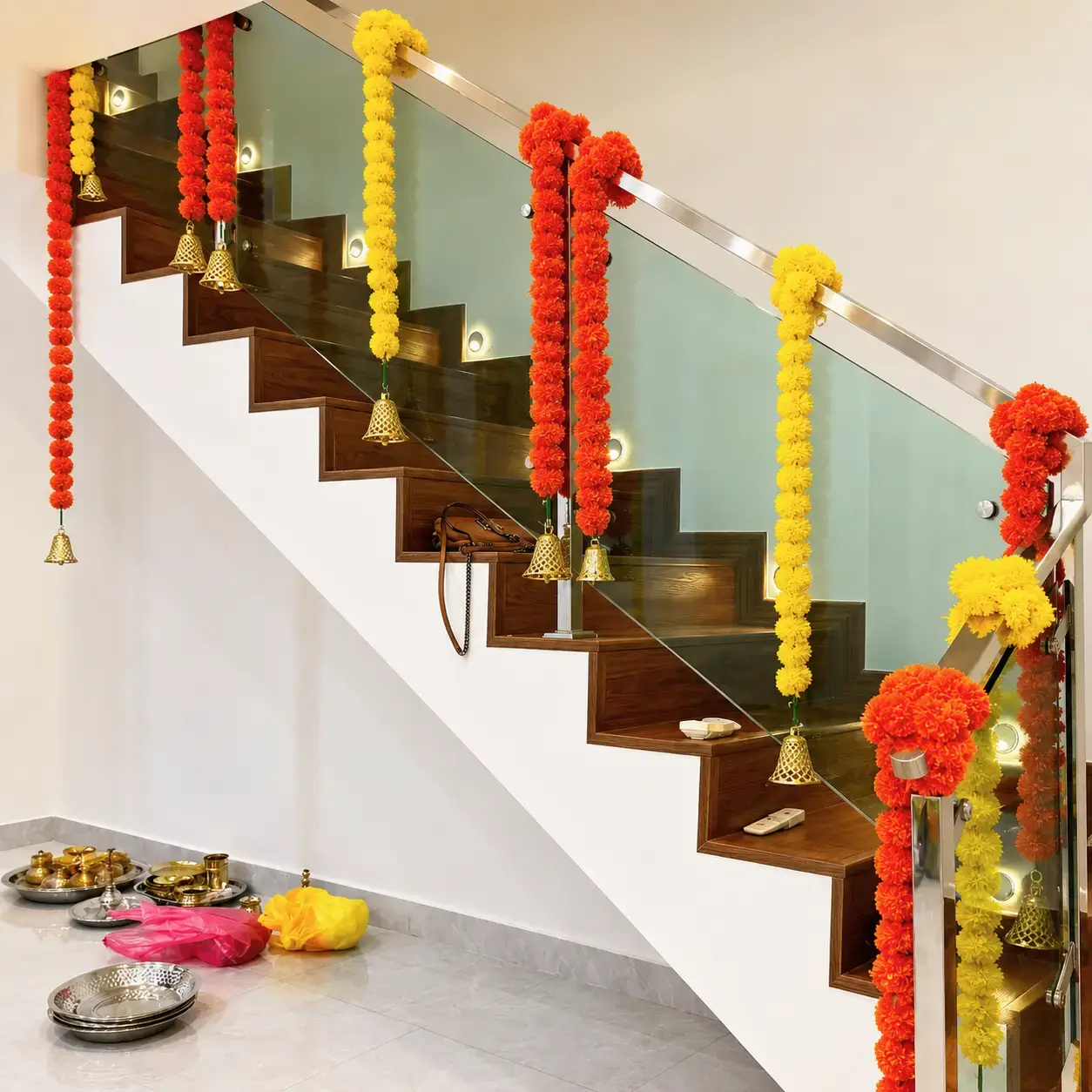 Traditional Housewarming Flower Decoration with flower garland for room & stair decoration — photo 4