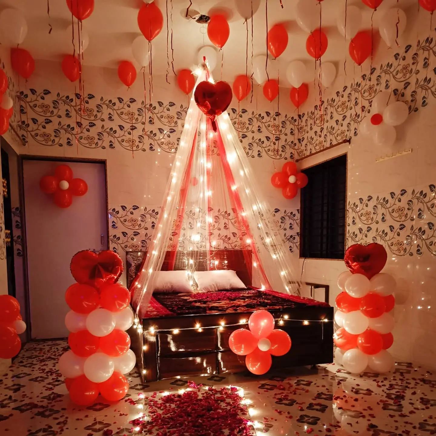 Romantic Canopy Bed Decoration