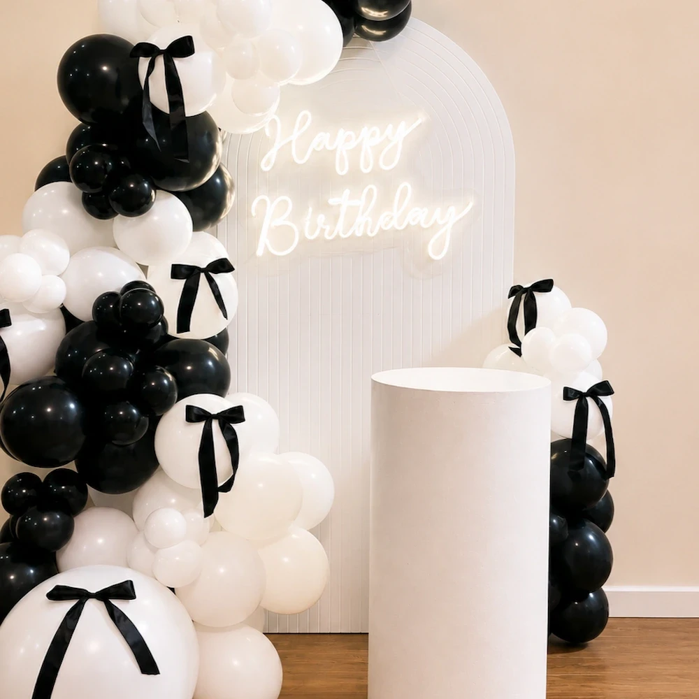 Luxury Black and White Birthday Decoration with Balloon Arch at Home — photo 2